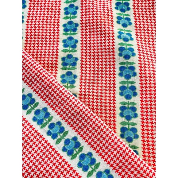 Vintage 1980s pillowcases, red houndstooth, blue flowers stripes, per pair - Picture 1 of 8